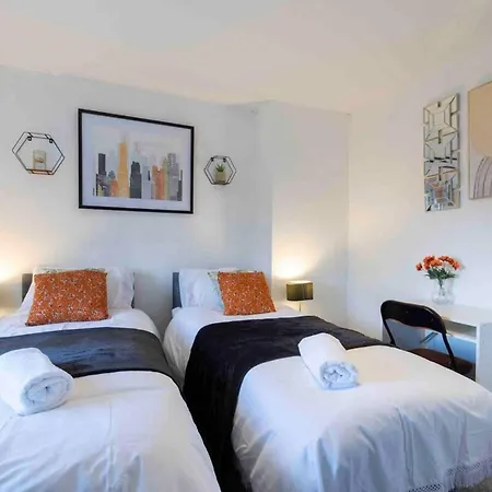 House-sleeps7-parking-garden-petfriendly بيت للعطل *