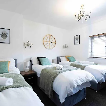 House-sleeps7-parking-garden-petfriendly بيت للعطل *
